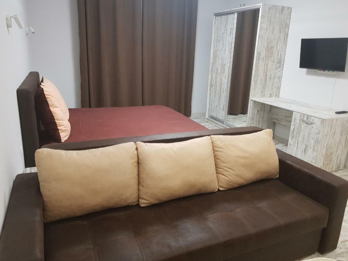 Silver Star Apartment 40M Uzhhorod Bagian luar foto