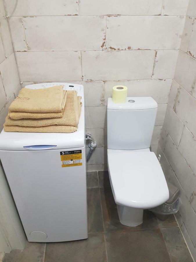 Silver Star Apartment 40M Uzhhorod Bagian luar foto