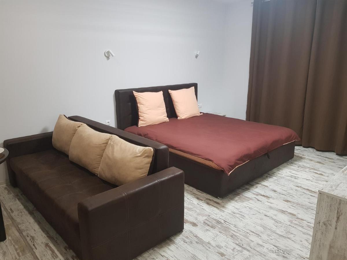 Silver Star Apartment 40M Uzhhorod Bagian luar foto