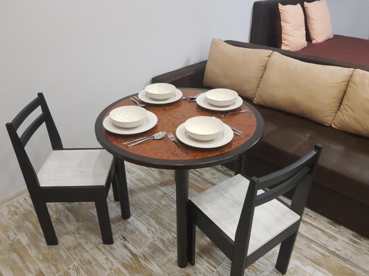 Silver Star Apartment 40M Uzhhorod Bagian luar foto