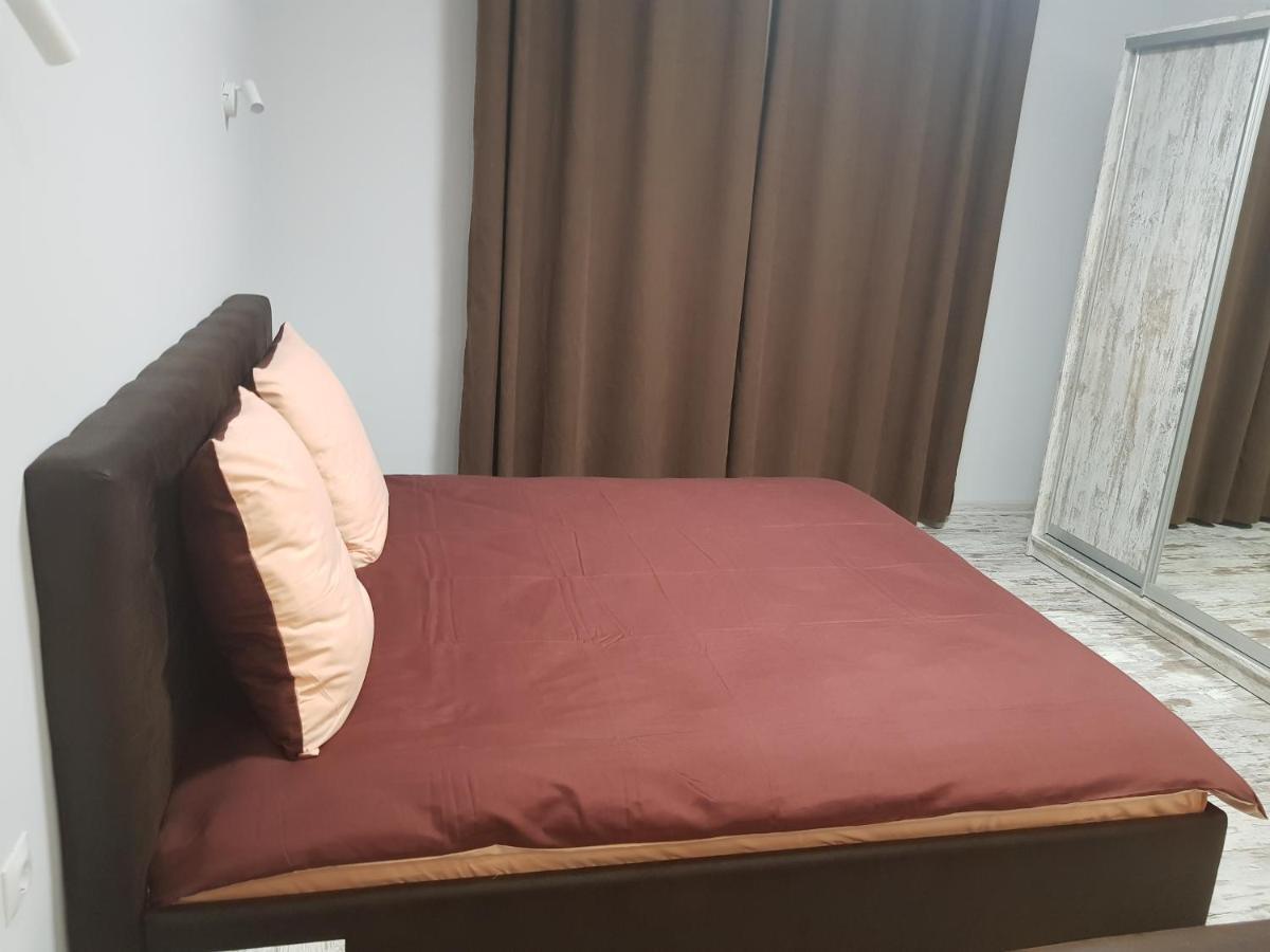 Silver Star Apartment 40M Uzhhorod Bagian luar foto