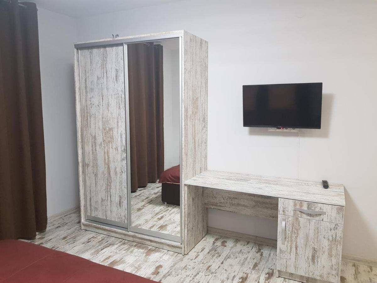 Silver Star Apartment 40M Uzhhorod Bagian luar foto